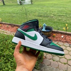Nike Air Jordan 1 mid Gs pine green 4Y 5.5W